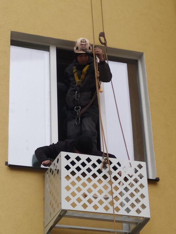 Монтаж корзин для наружных блоков кондиционеров