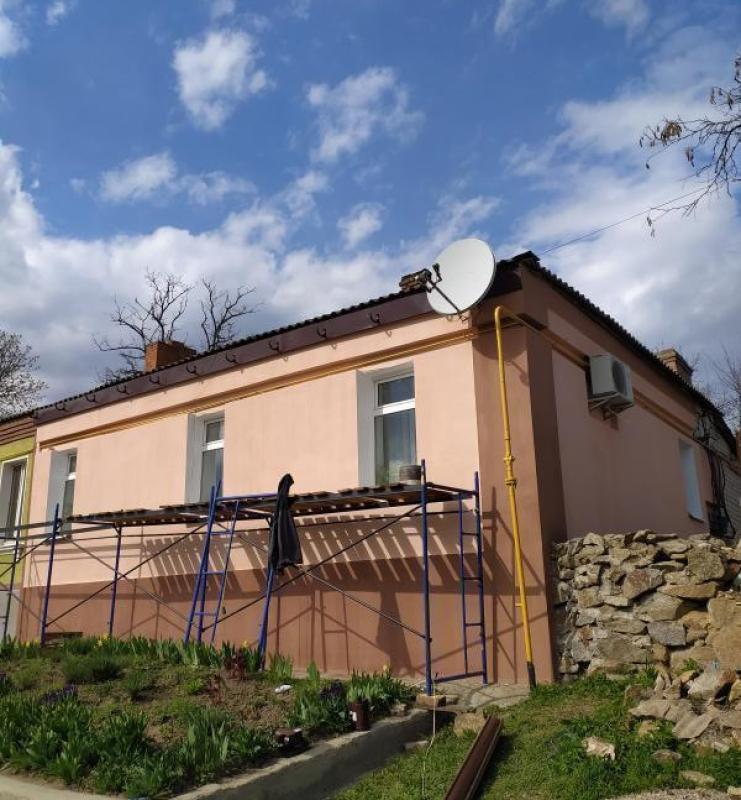 Утепление фасада и монтаж водосточной системы