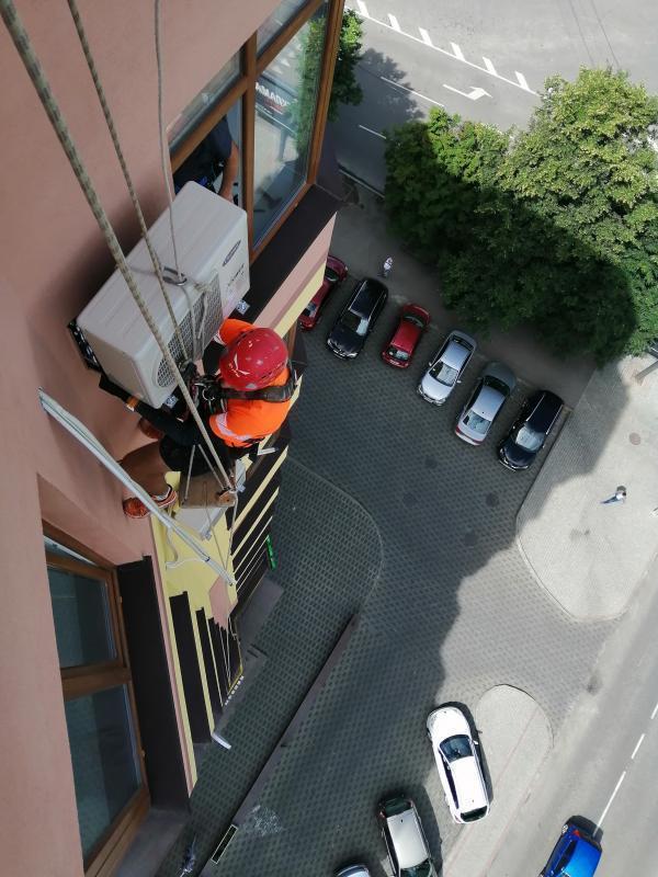 Встановлення кондиціонерів Луцьк. Монтаж кондиціонерів альпіністами Луцьк