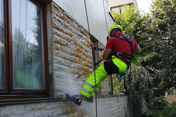 Миття фасаду